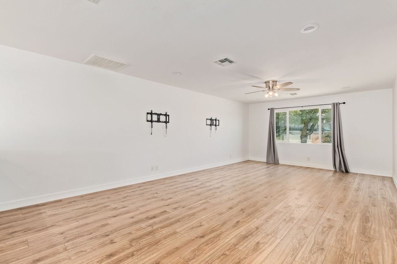 1809 E Concorda Dr - Photo 3 of 24