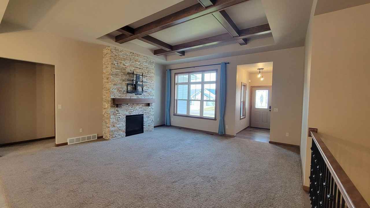 1157 Esther Ann Ln - Photo 3 of 25