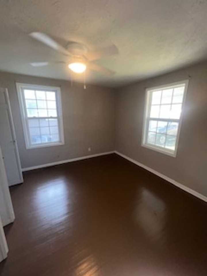 2571 N Bedford Ave - Photo 5 of 6