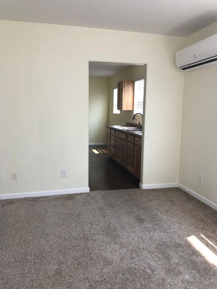 1025 Walnut St - Photo 3 of 15