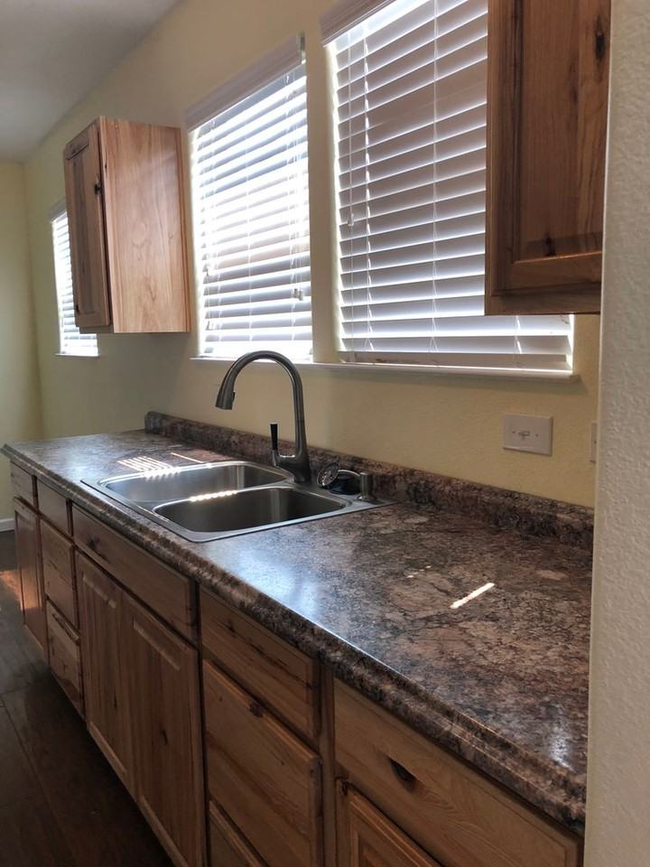 1025 Walnut St - Photo 5 of 15