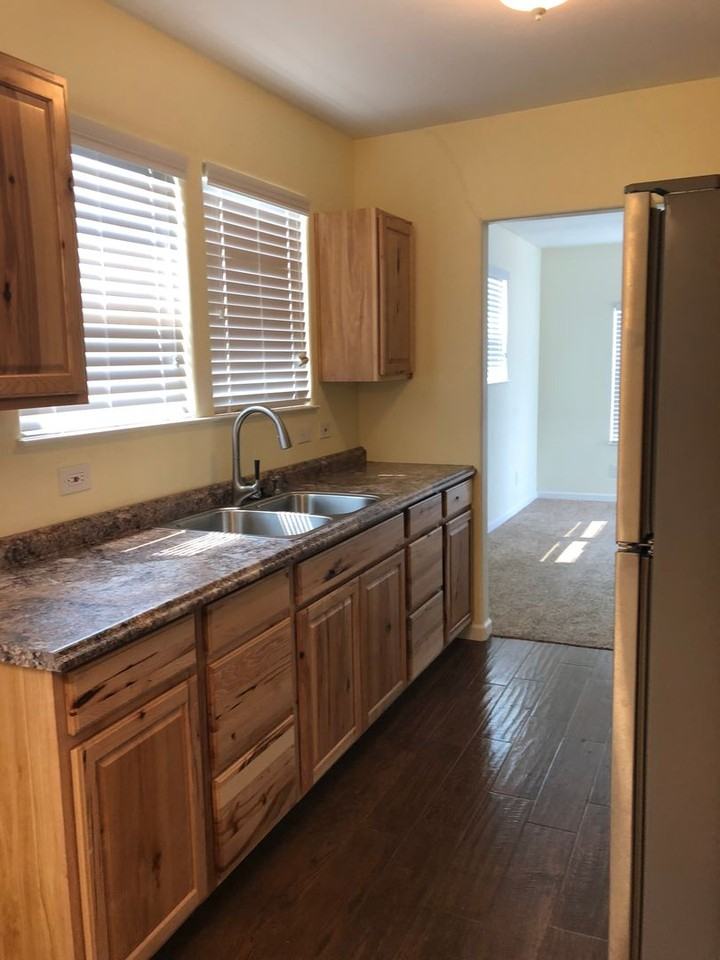 1025 Walnut St - Photo 6 of 15