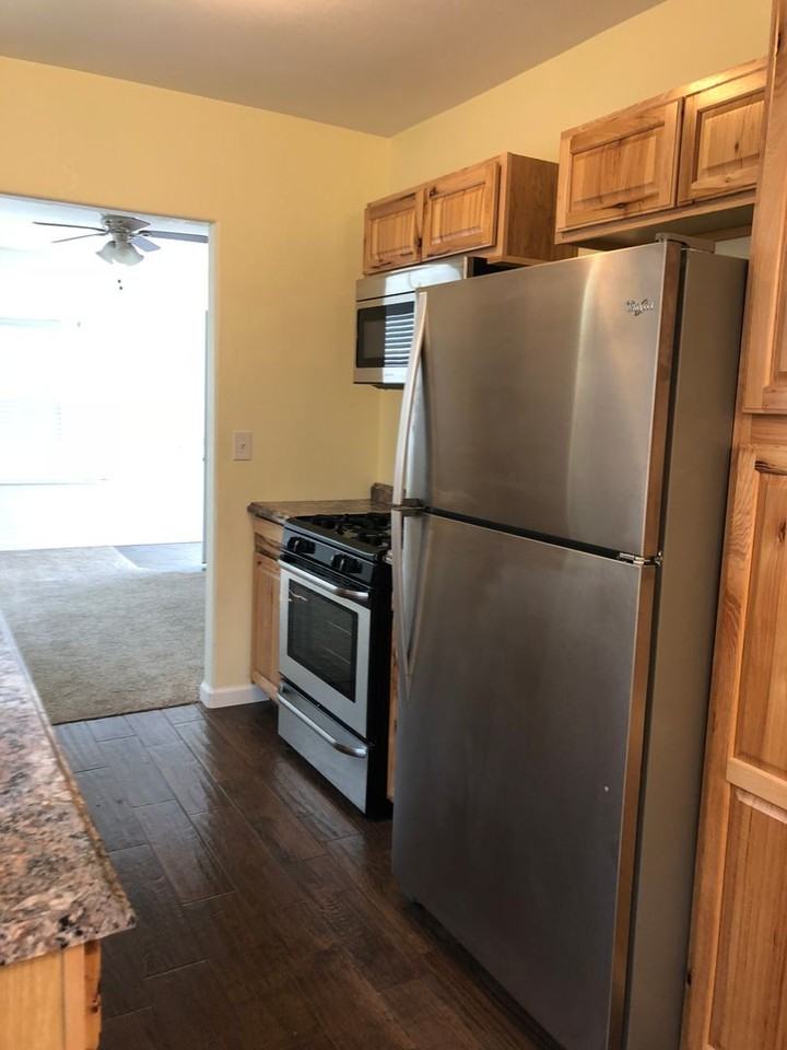 1025 Walnut St - Photo 7 of 15