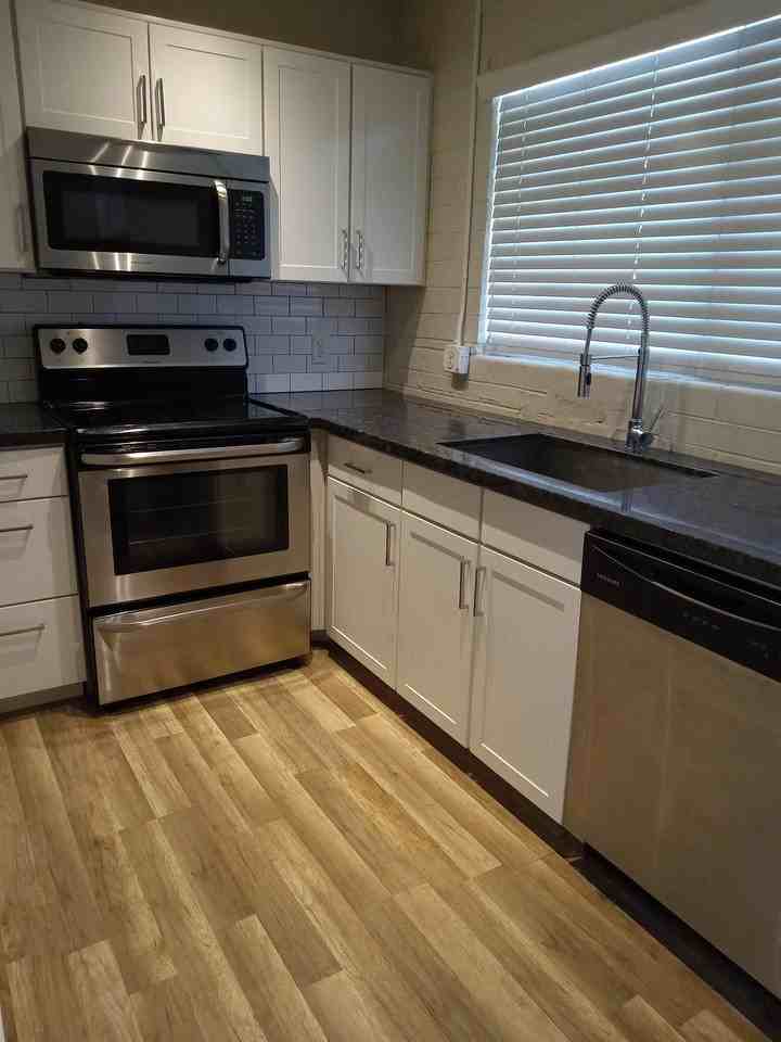 605 W Pierson St #14 - Photo 2 of 16
