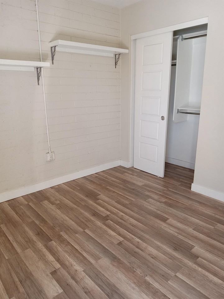 605 W Pierson St #14 - Photo 3 of 16