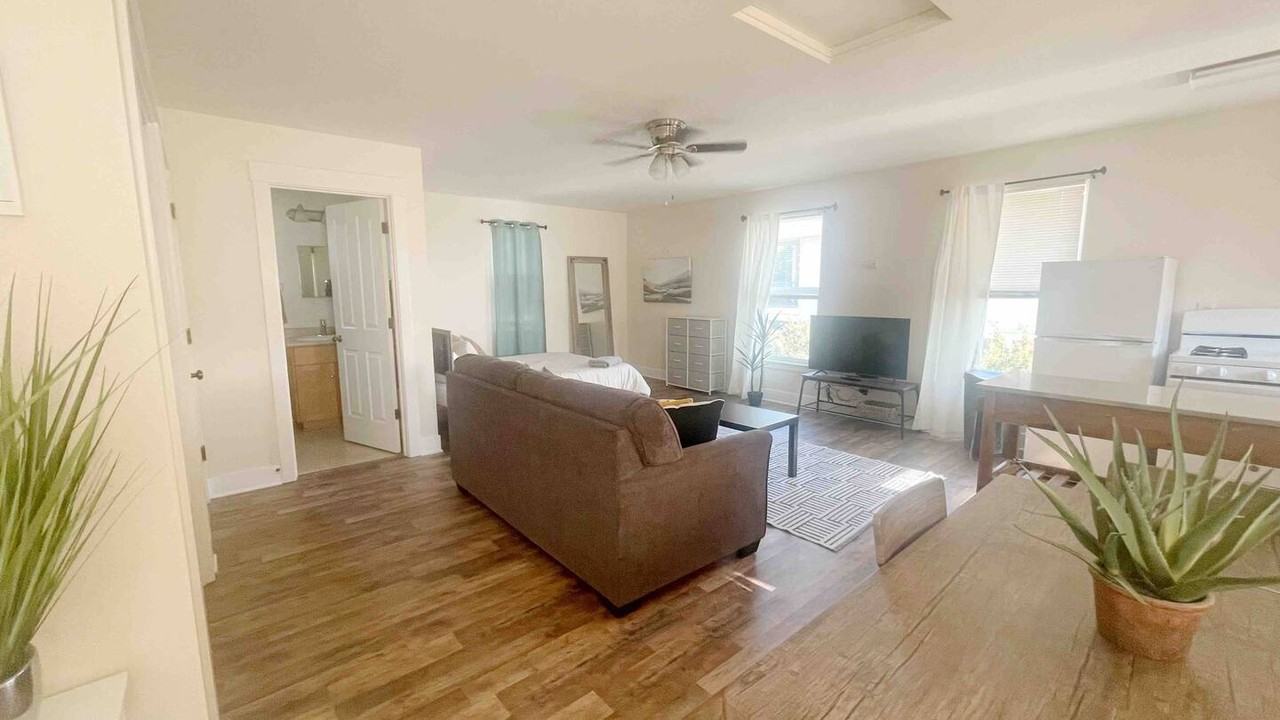 2519 England St #B - Photo 4 of 8