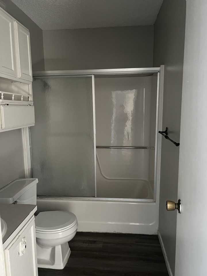 1437 N Smith Ct #4 - Photo 3 of 12