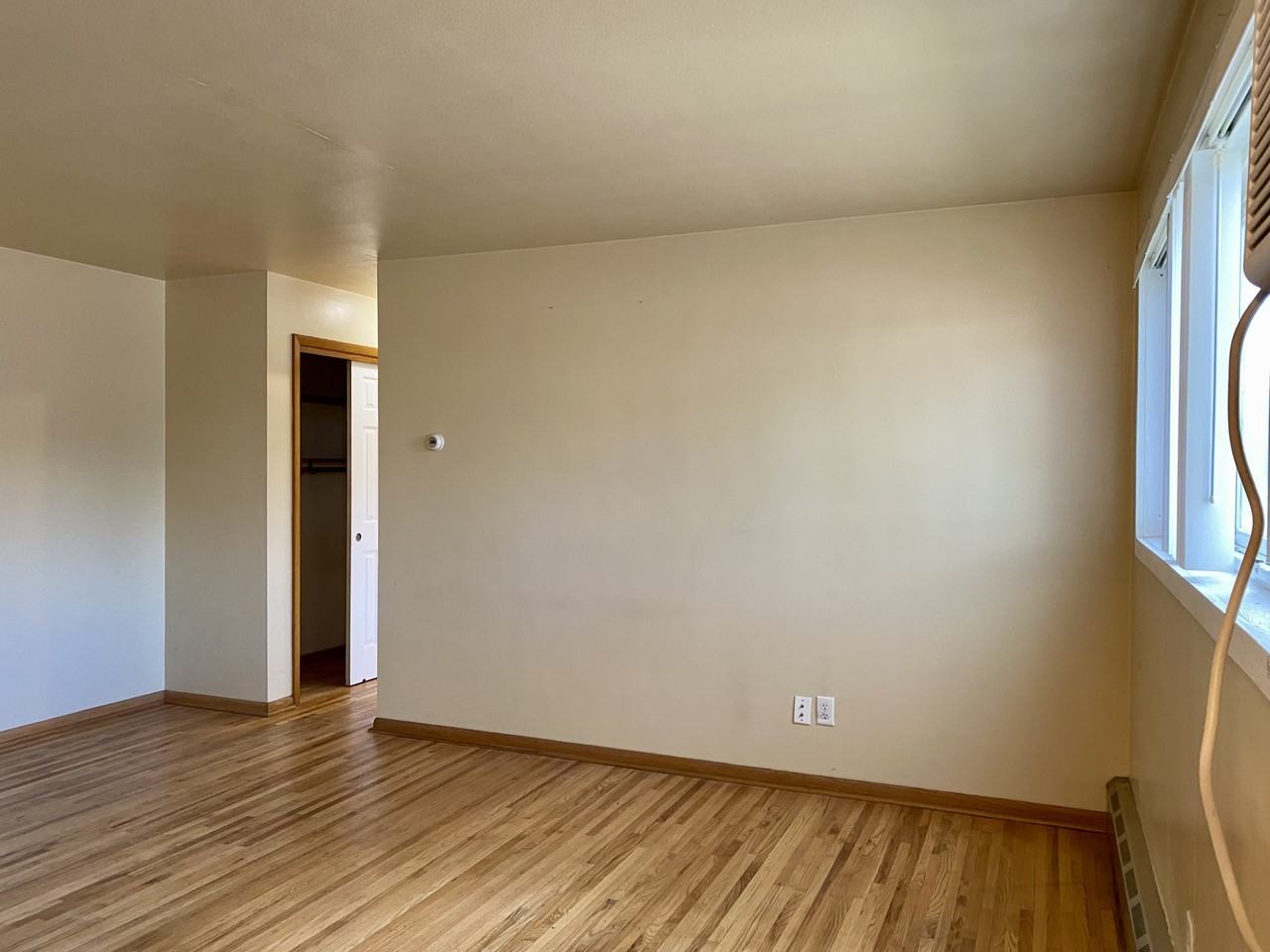 1529 E 38th St - Photo 4 of 9