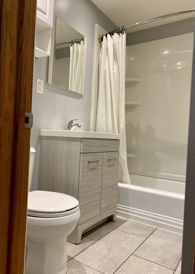 1529 E 38th St - Photo 7 of 9