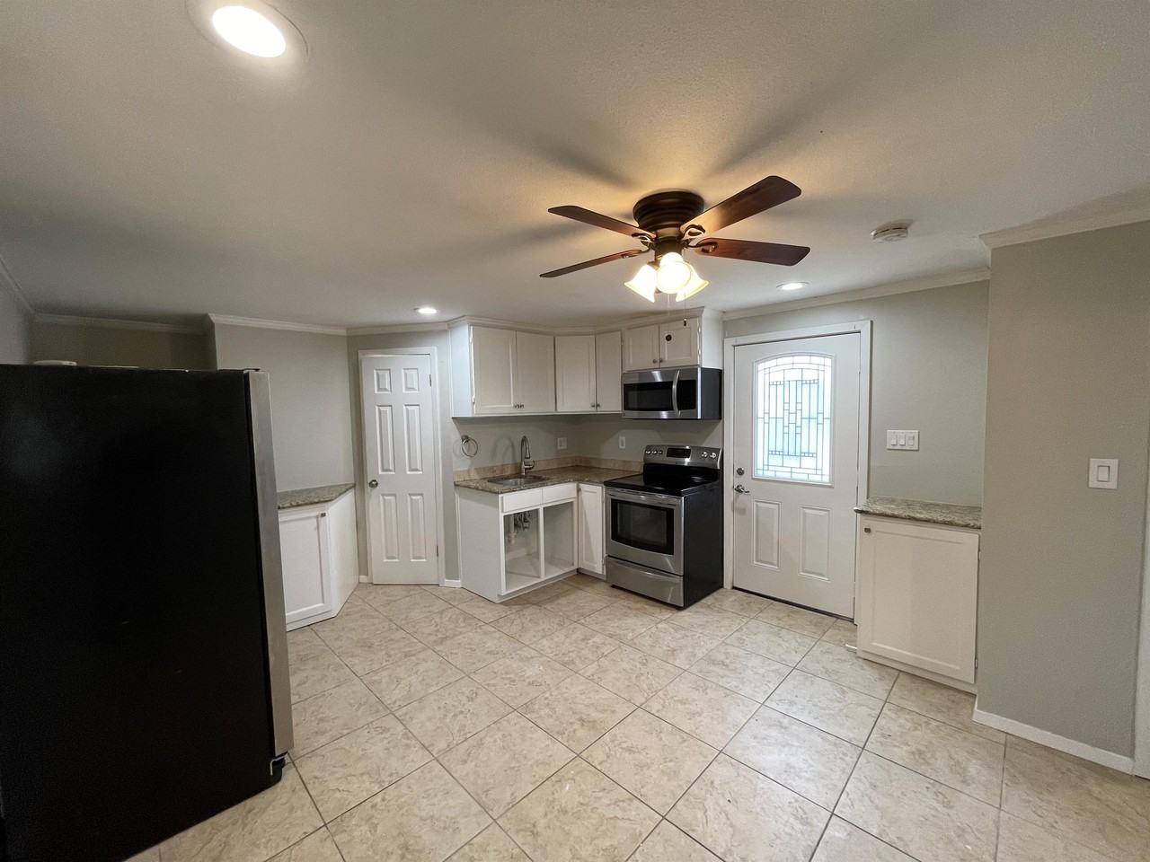 2203 Mercedes Rd #2 - Photo 3 of 9