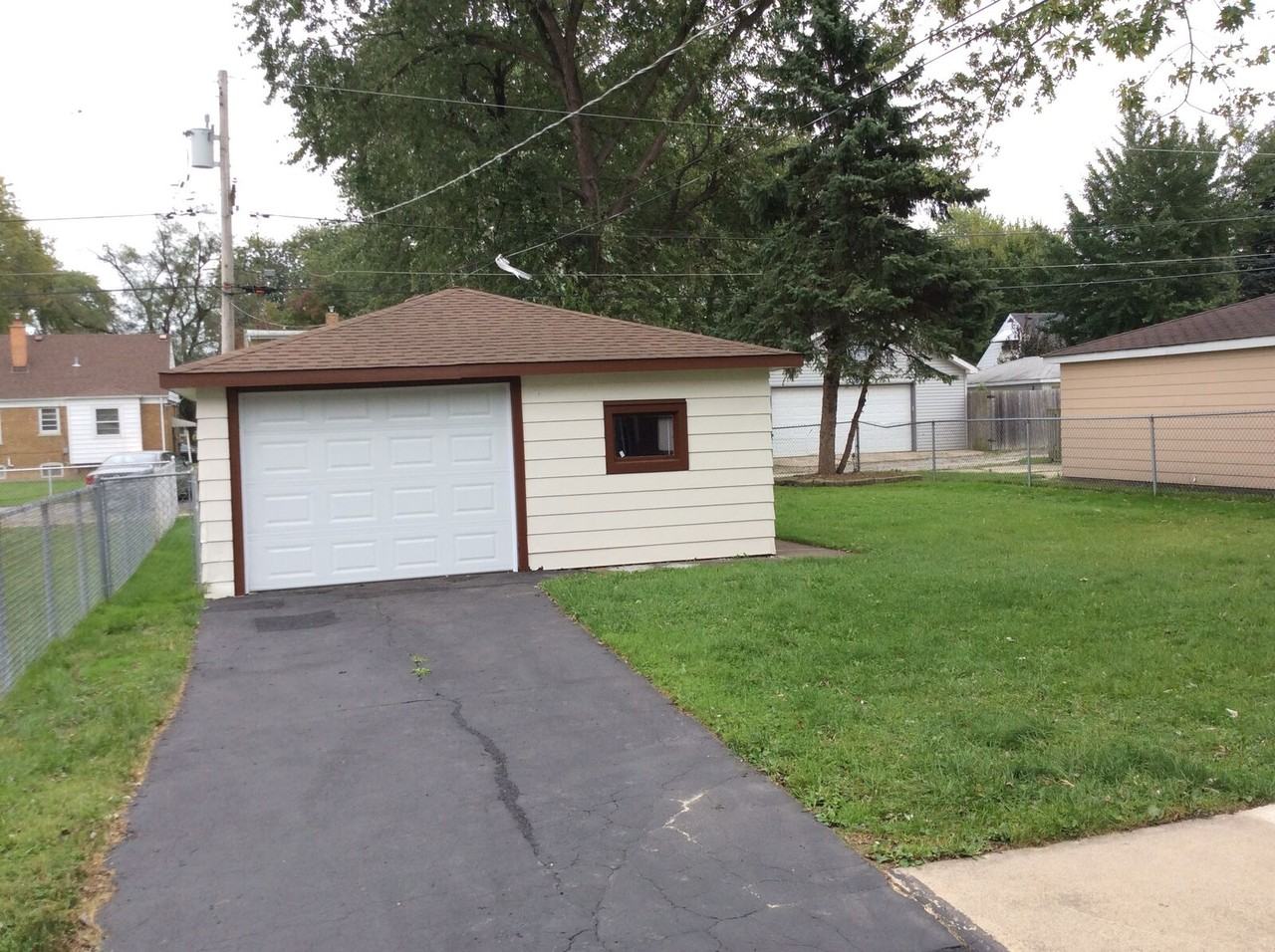 17841 Exchange Ave - Photo 3 of 5