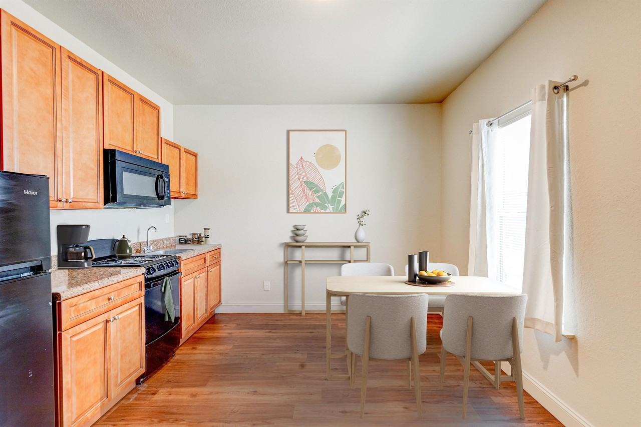 East Blvd Ne #8 - Photo 2 of 2