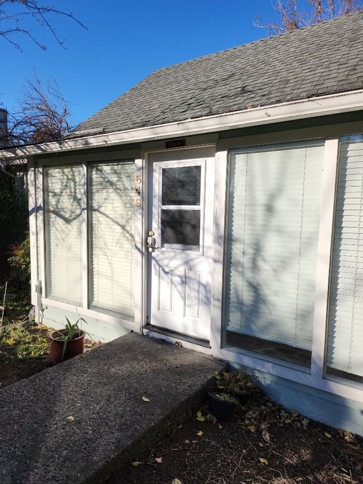 E. Main Cottages - Photo 2 of 10