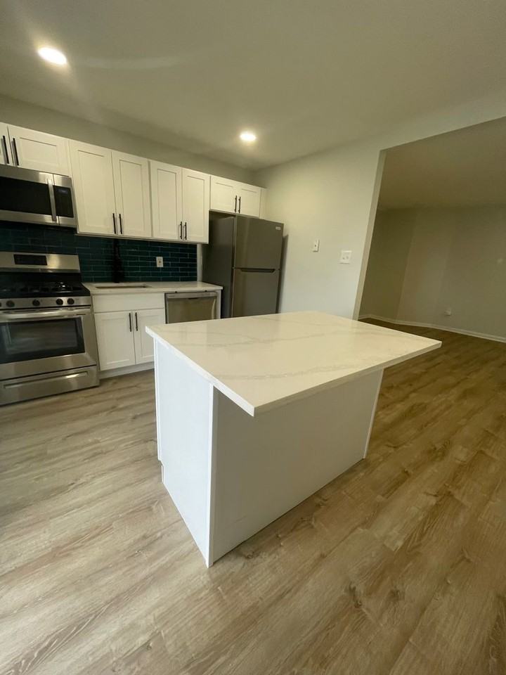 Oakwood Manor Apartments - Photo 6 of 13