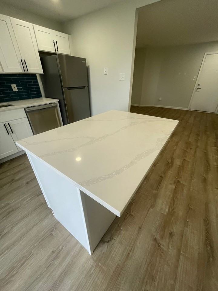 Oakwood Manor Apartments - Photo 7 of 13