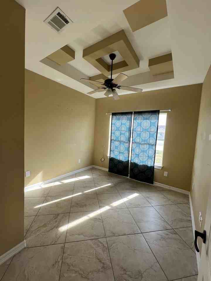 Roma 765 N Ebony Ave - Photo 2 of 4