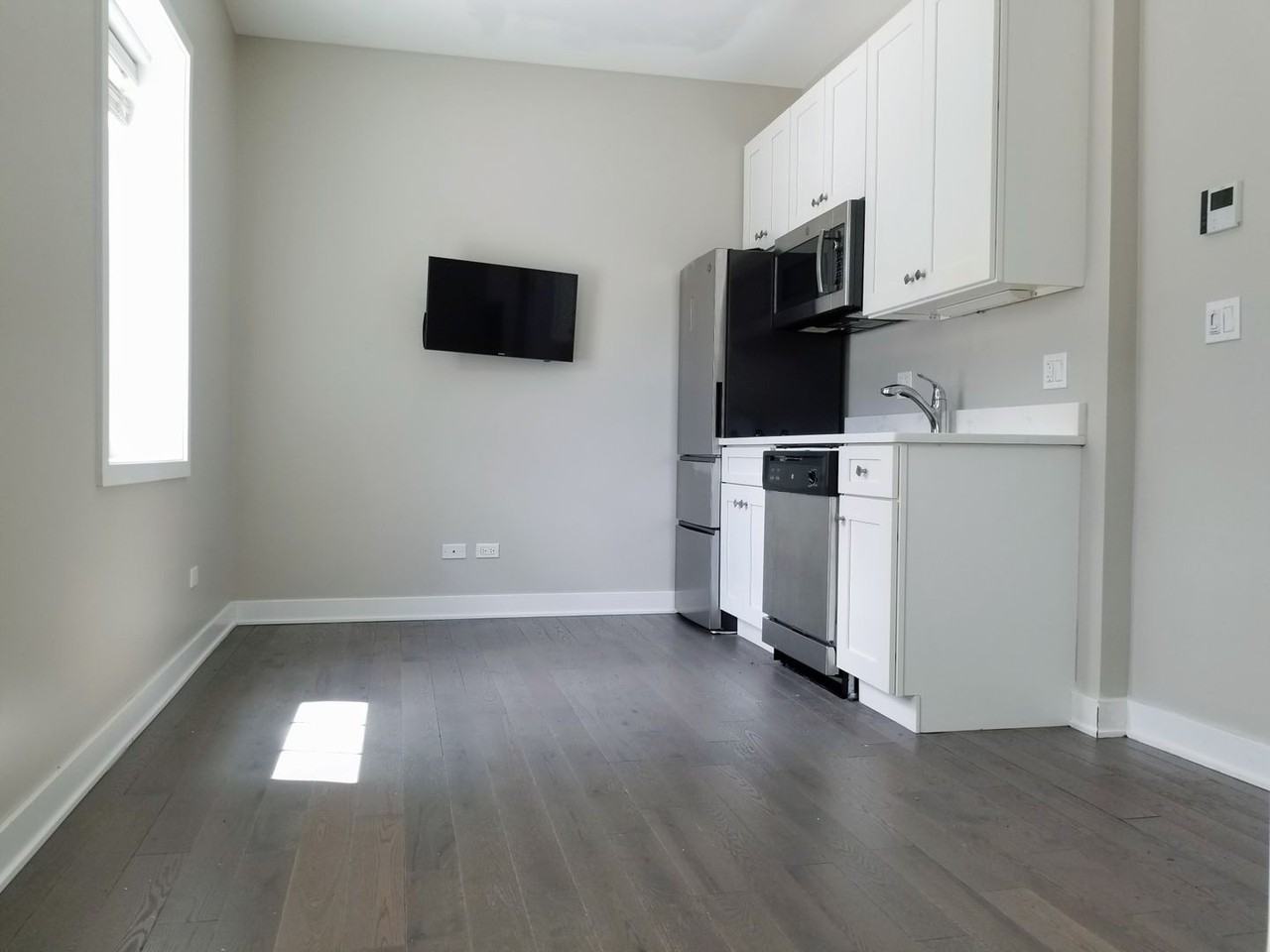 1409 W Diversey Pkwy #102 - Photo 7 of 22