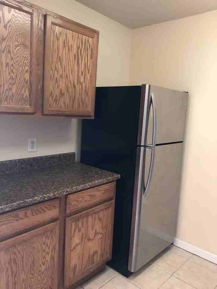 Royal Mace Apartments - Photo 4 of 8