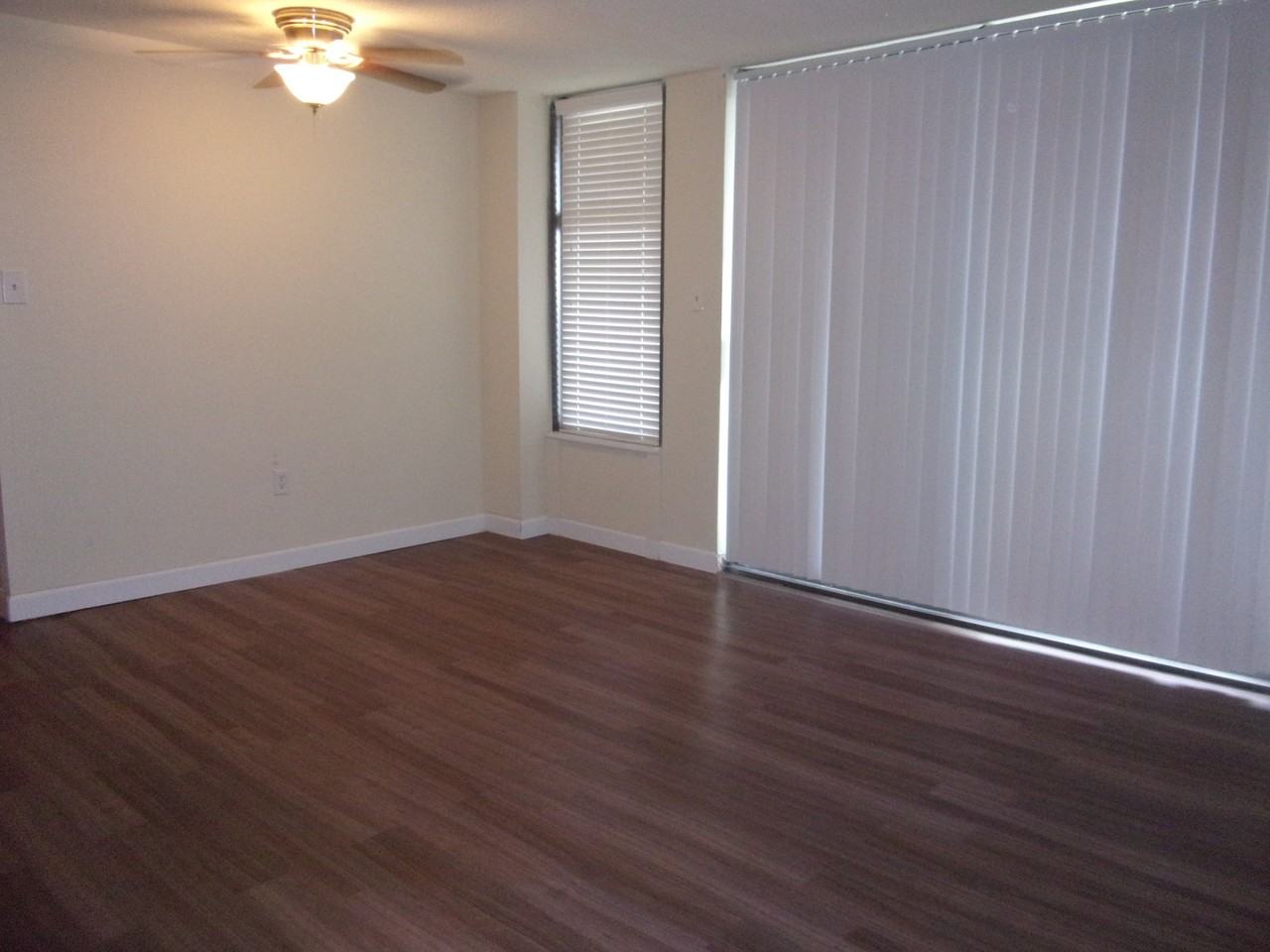 Royal Mace Apartments - Photo 6 of 9