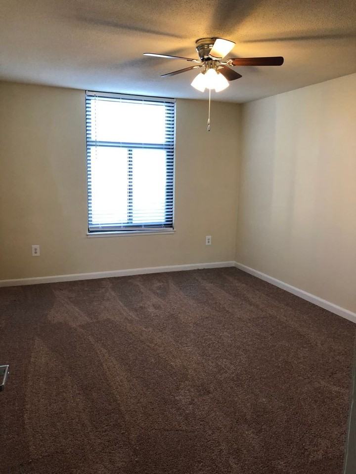 Royal Mace Apartments - Photo 5 of 8