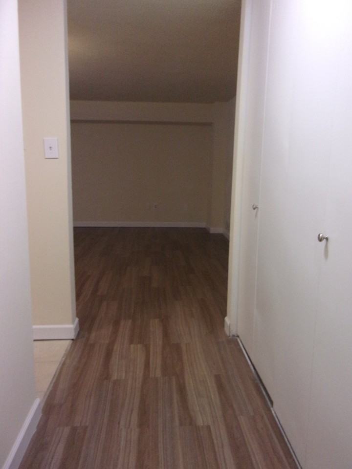 Royal Mace Apartments - Photo 7 of 9