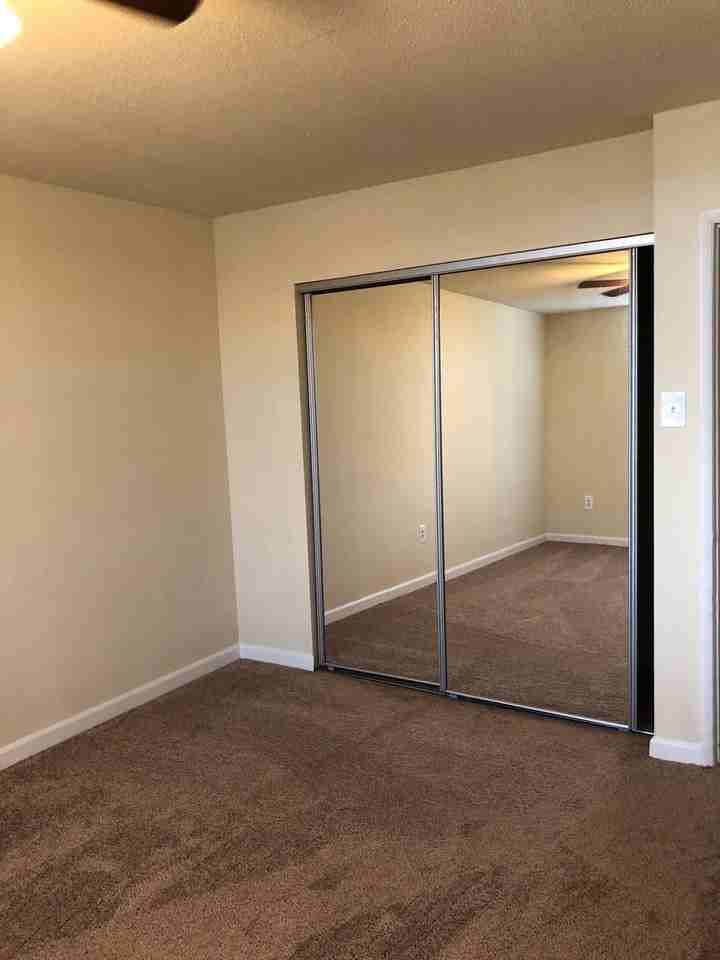 Royal Mace Apartments - Photo 7 of 8