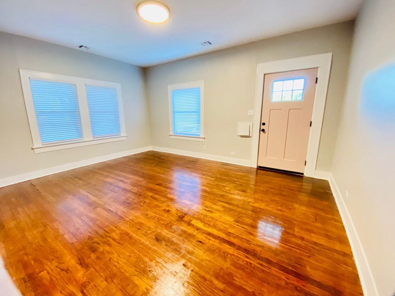 1305 Hargrove St - Photo 2 of 9