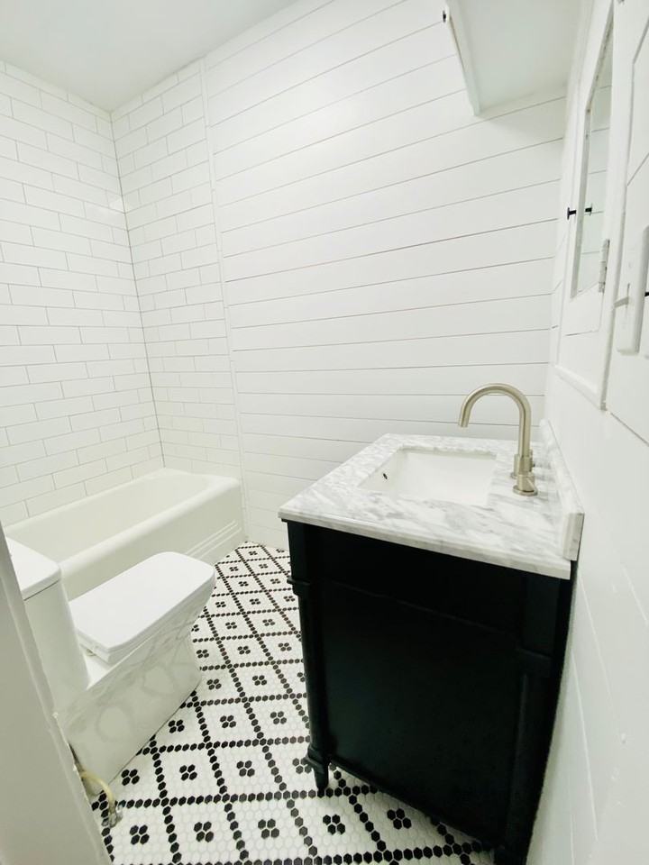 1305 Hargrove St - Photo 3 of 9