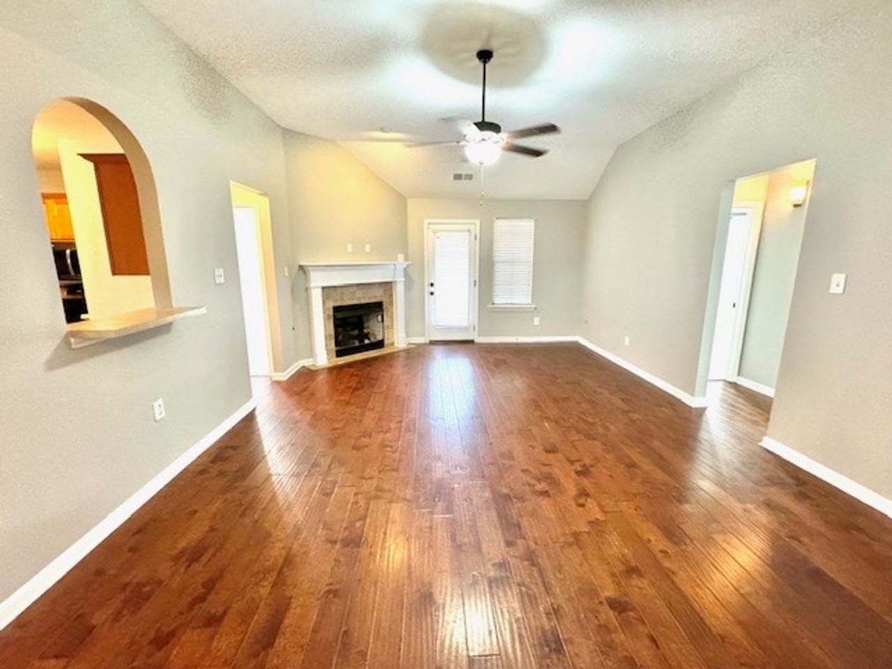 4037 Colton Dr - Photo 2 of 11