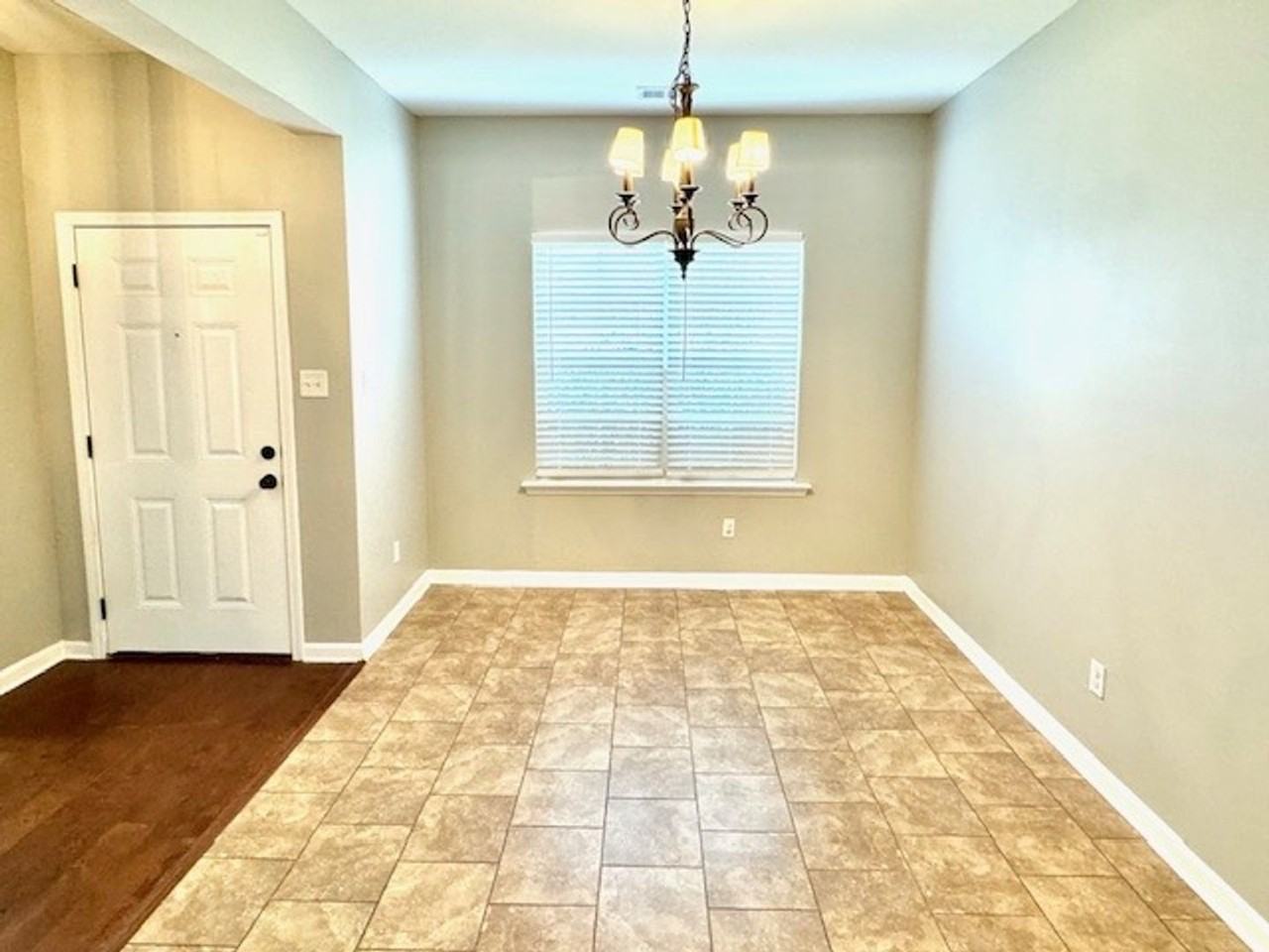 4037 Colton Dr - Photo 4 of 11