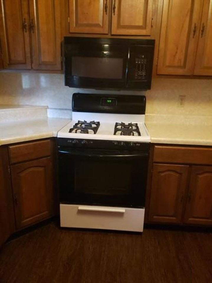 1105 S Sneed Ave - Photo 2 of 15