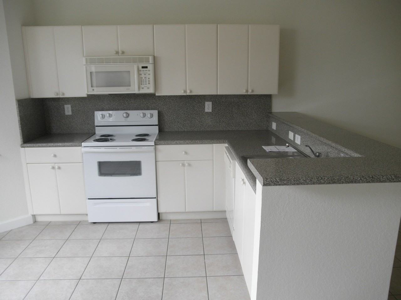 2906 Shoma Dr - Photo 4 of 10