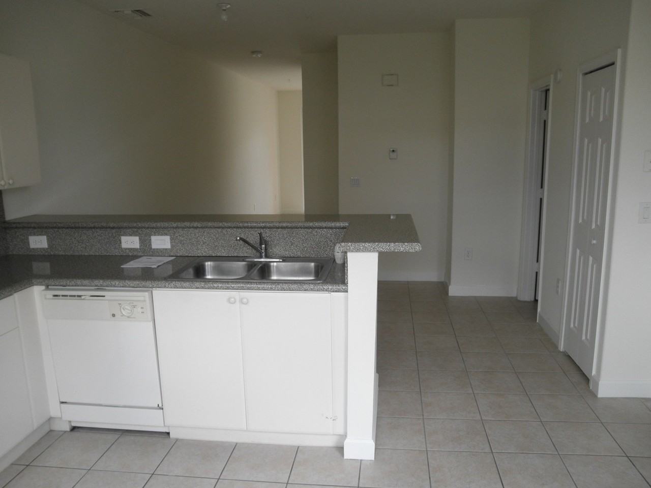 2906 Shoma Dr - Photo 5 of 10