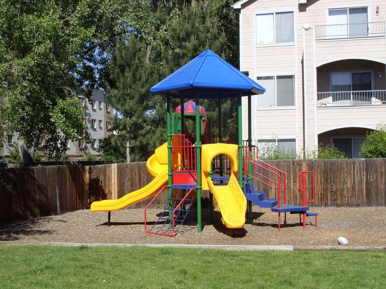 Allison Court Apartments - Photo 2 of 9