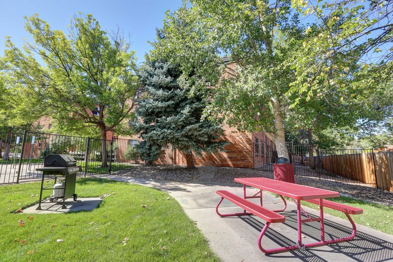 Allison Court Apartments - Photo 5 of 9