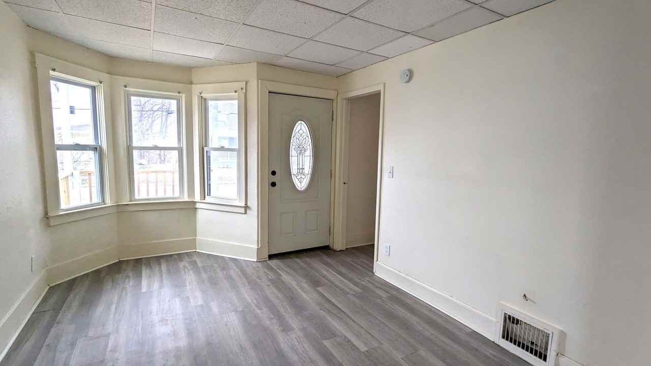 763 Leonard Ave - Photo 2 of 9