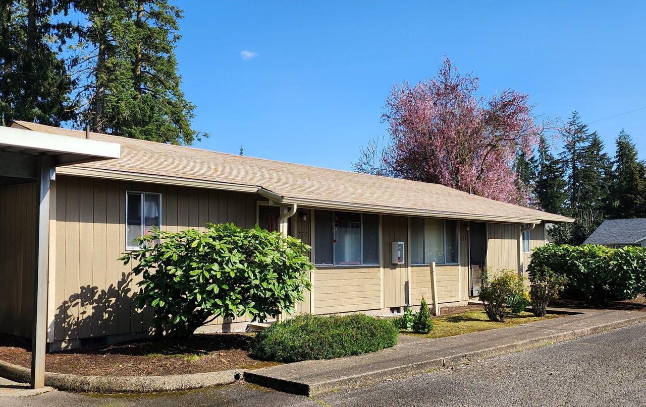 203-Evergreen Villa - Photo 4 of 39