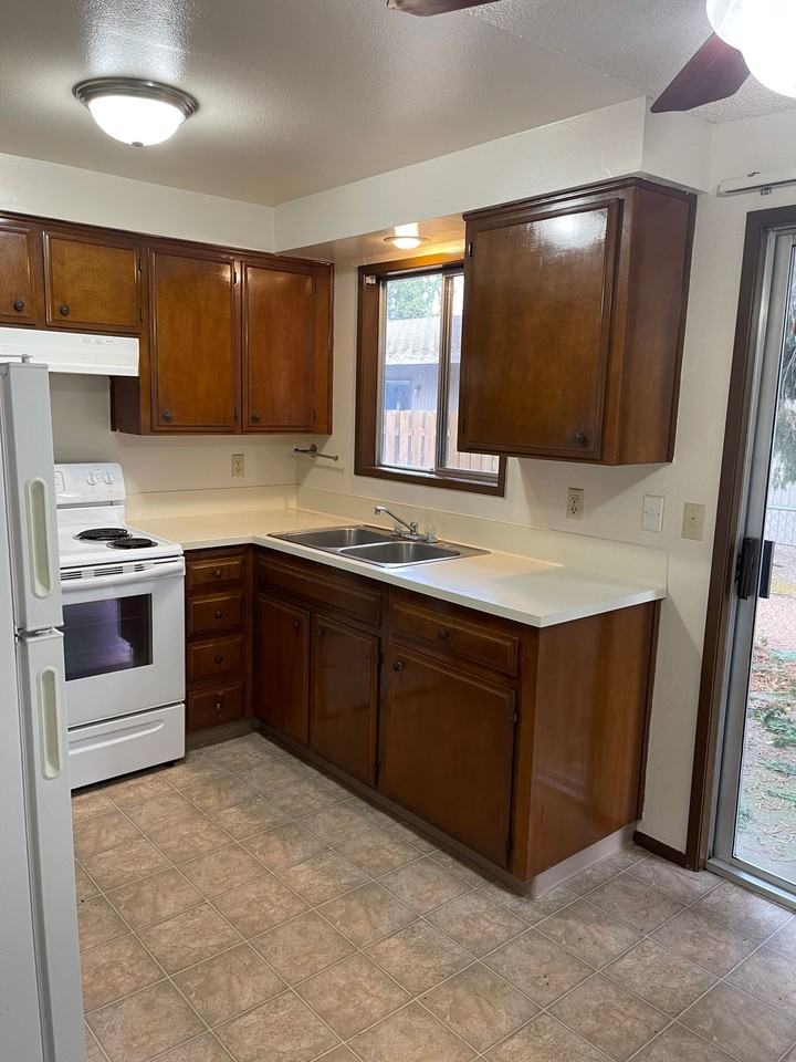 203-Evergreen Villa - Photo 7 of 39