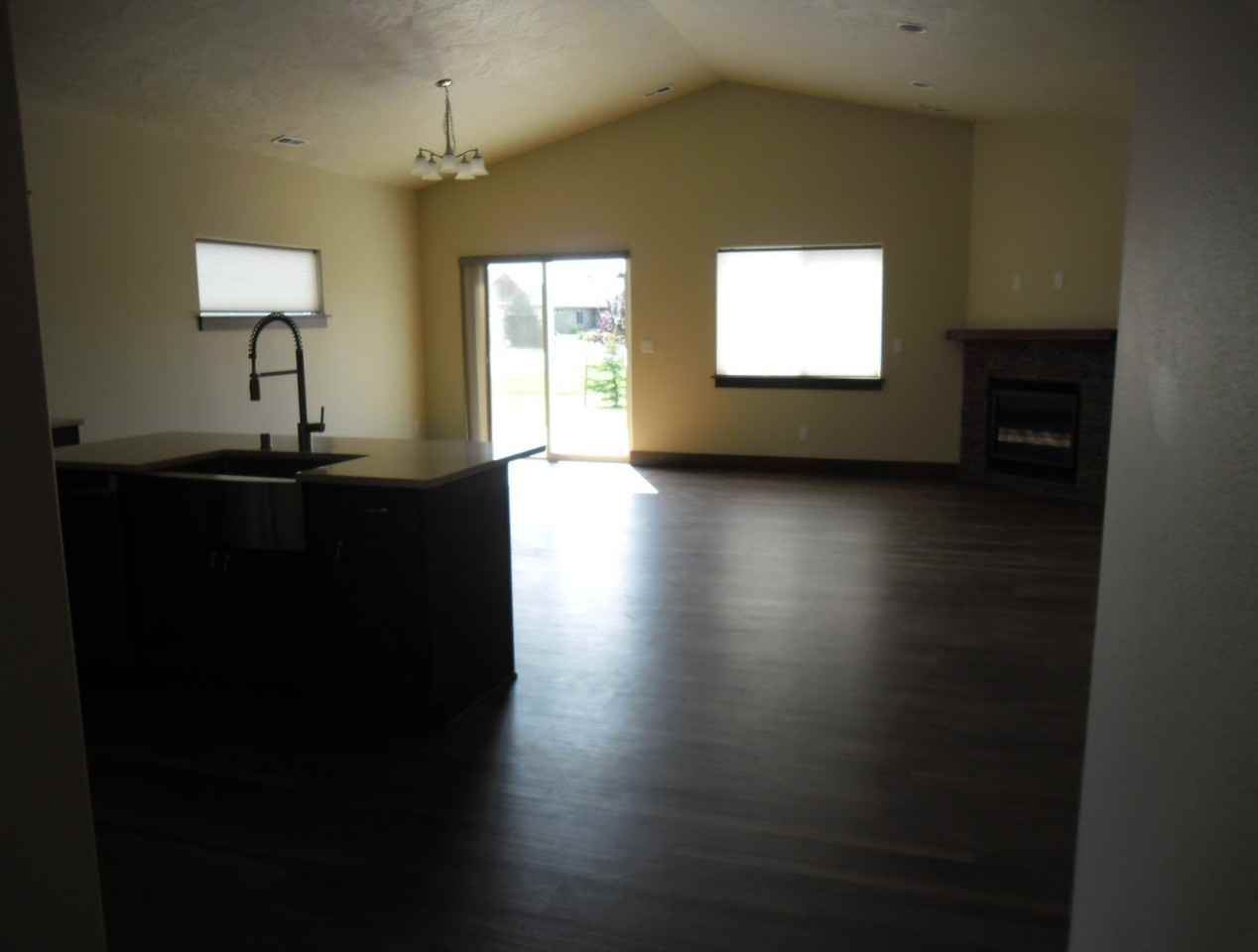 1320 E Chelan Ct - Photo 5 of 15