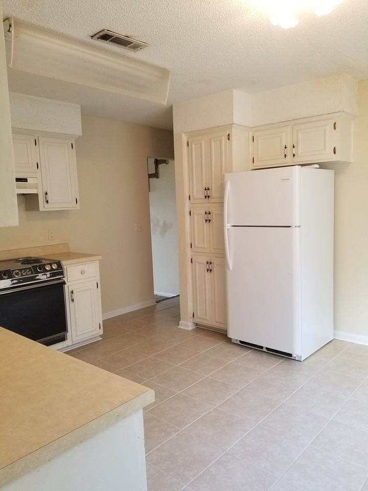 105 Cambridge Rd - Photo 5 of 22