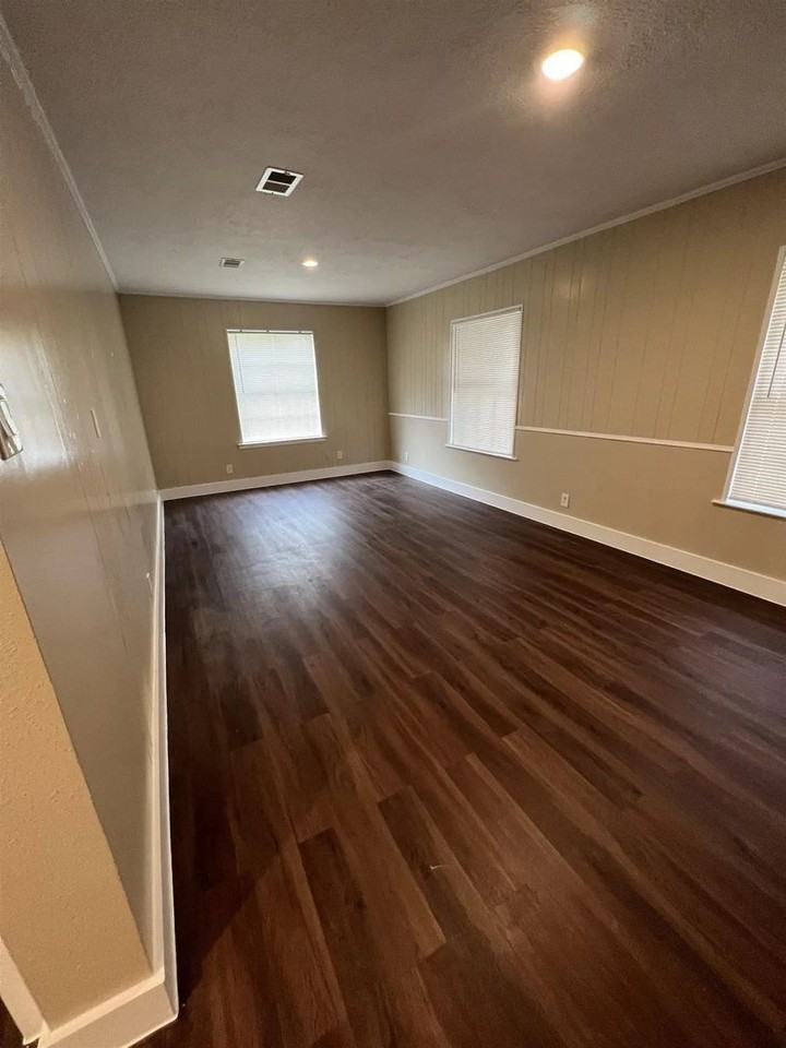 1117 18th St - Photo 6 of 11