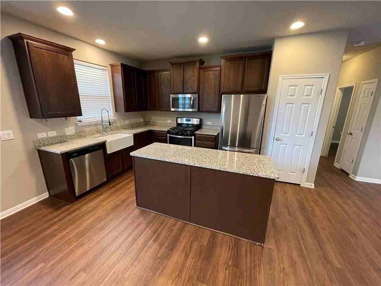 303 Eagle Brook Ln - Photo 2 of 9