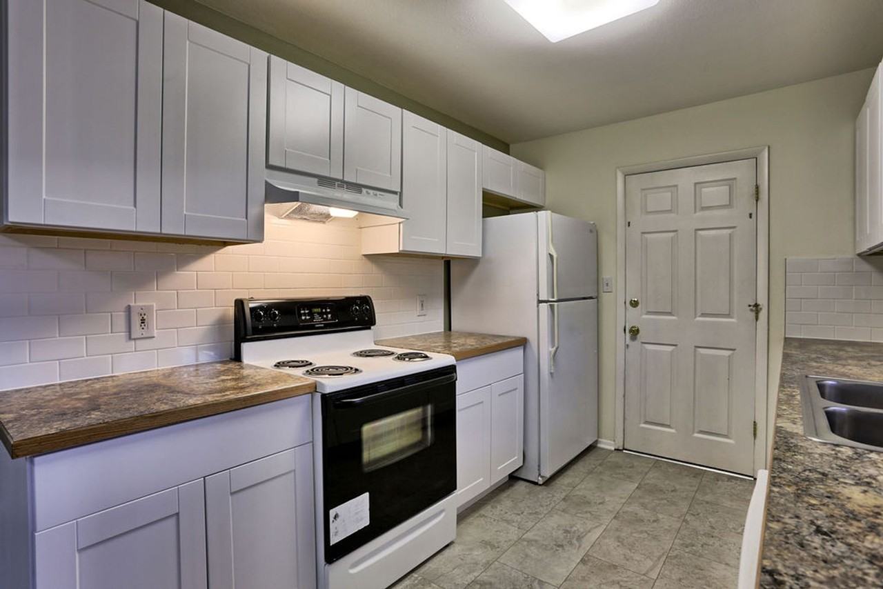 1137 Timber Ln - Photo 6 of 29