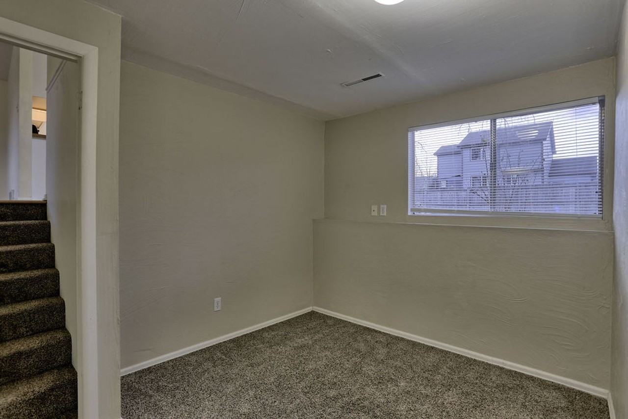 1137 Timber Ln - Photo 6 of 29