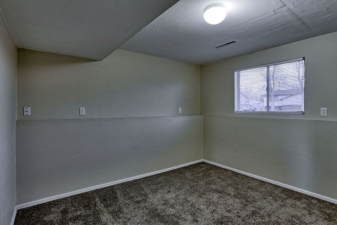 1137 Timber Ln - Photo 4 of 29