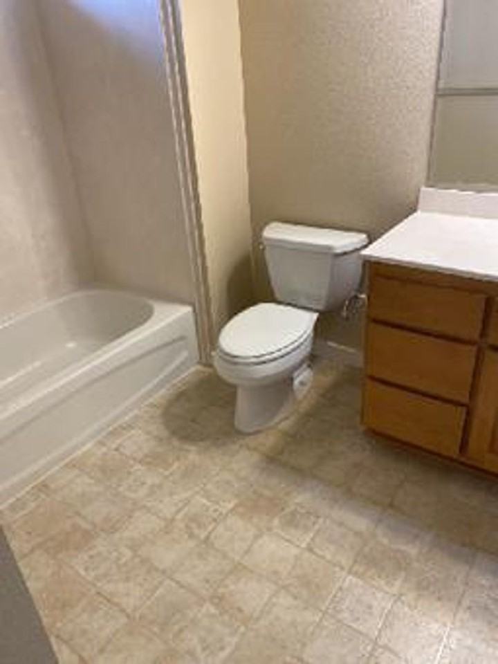 2222 Mccall Dr - Photo 6 of 10