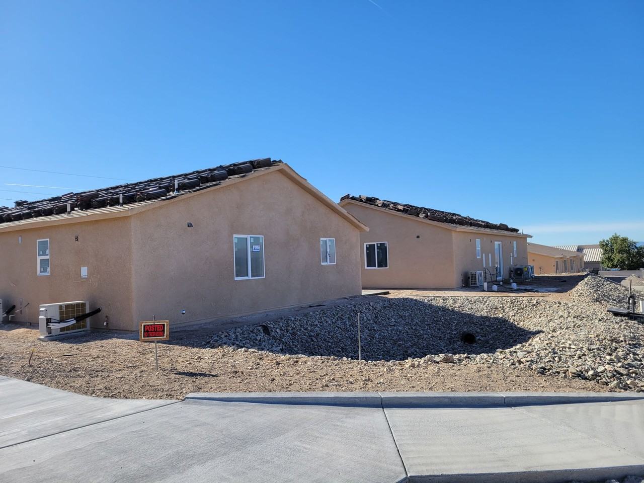 2544 Hillview Dr - Photo 2 of 3