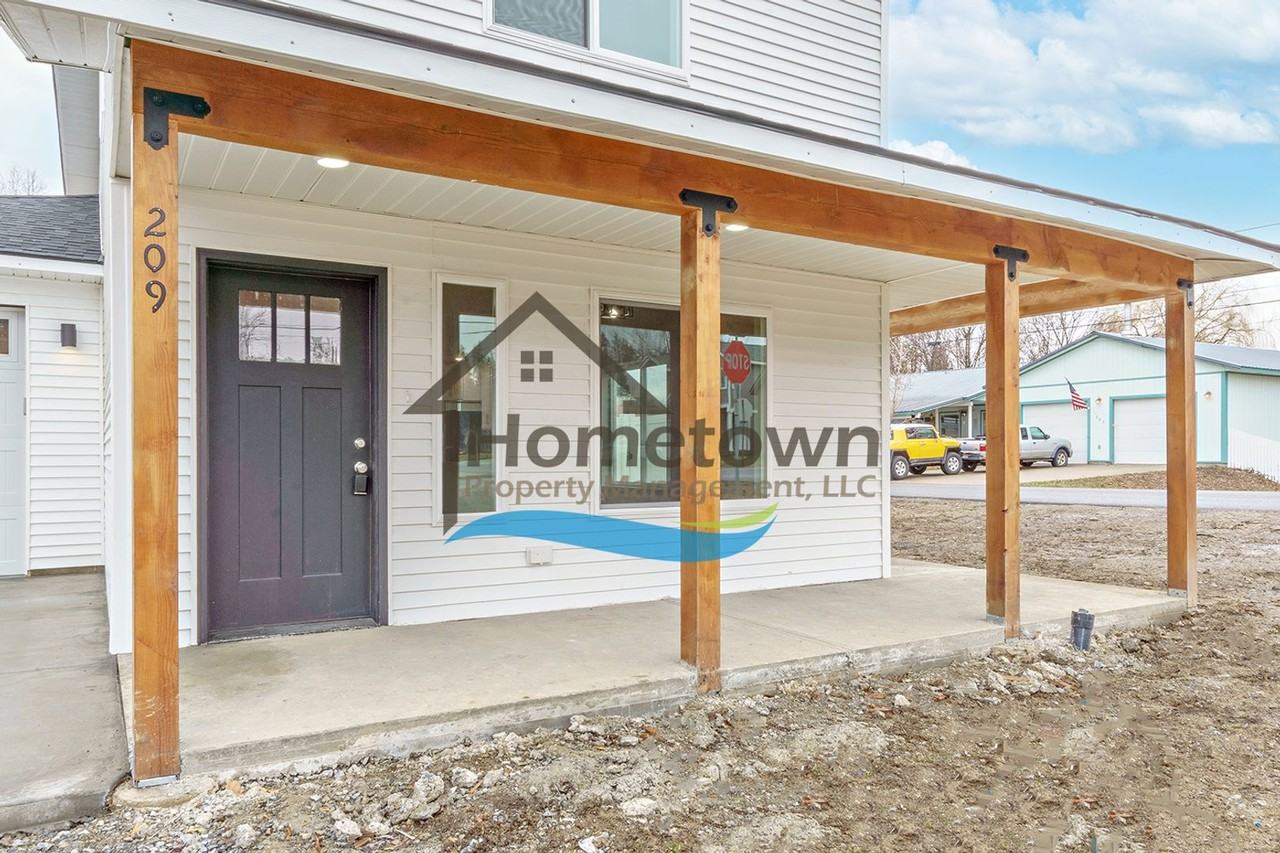 209 4th St - Photo 3 of 29