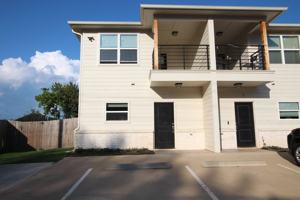 featured image of 307 N Henry St