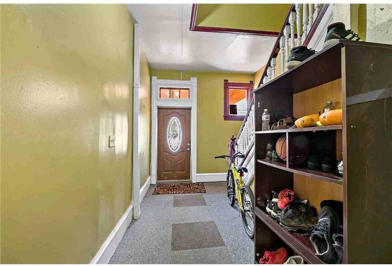 2928 Emerson Ave N - Photo 2 of 21